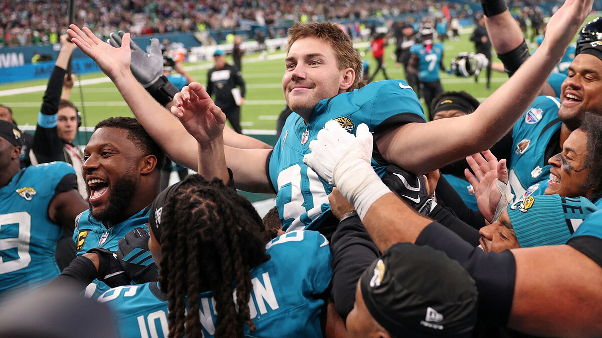 Miracle in London as Jaguars beat Eagles with field goal as time expires