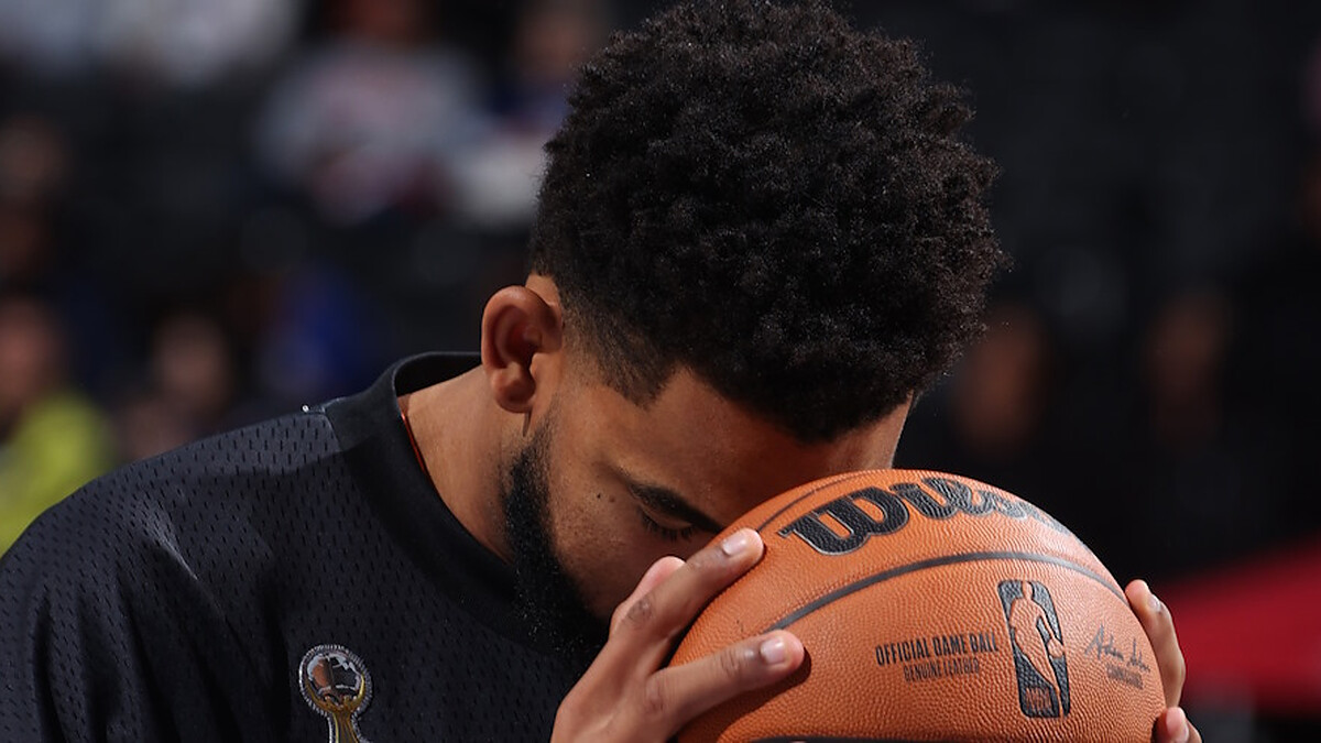 New York Knicks make rare move, freeze all contract talks