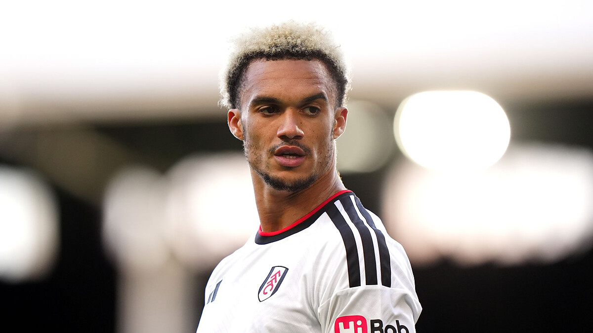 Robinson returns for Fulham as Belloumi handed Hull start LIVE!