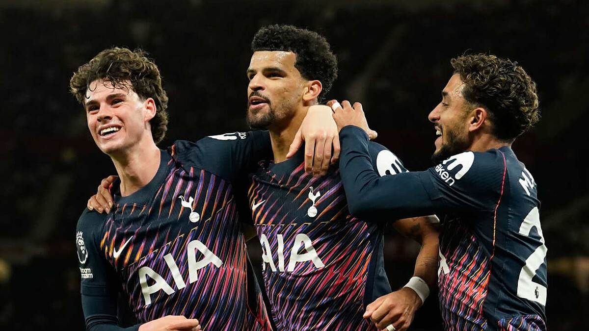 Ten-man Spurs claim dramatic draw at Man Utd as Solanke rescues point